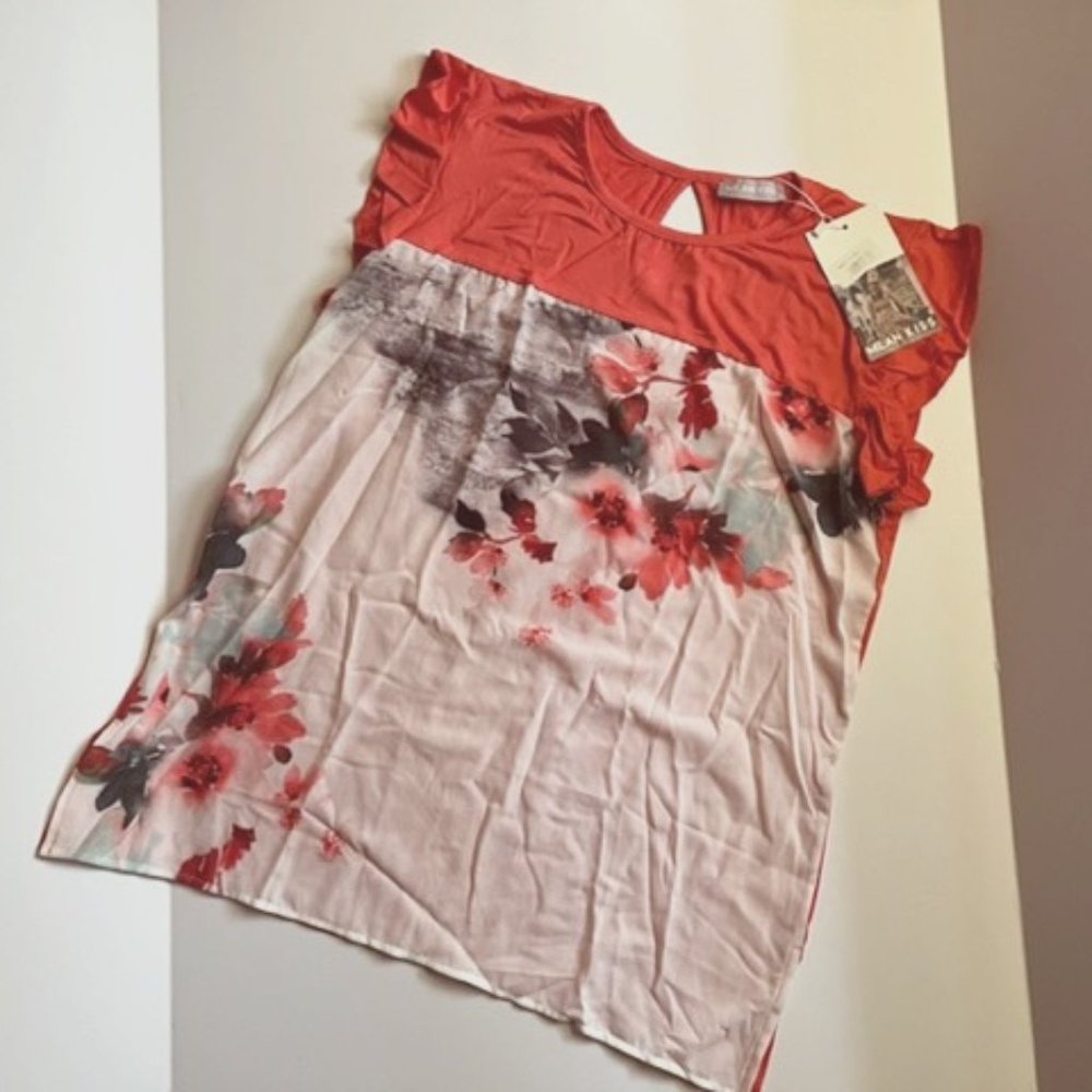 Milan Kiss - Coral Floral Top - NWT - Size L